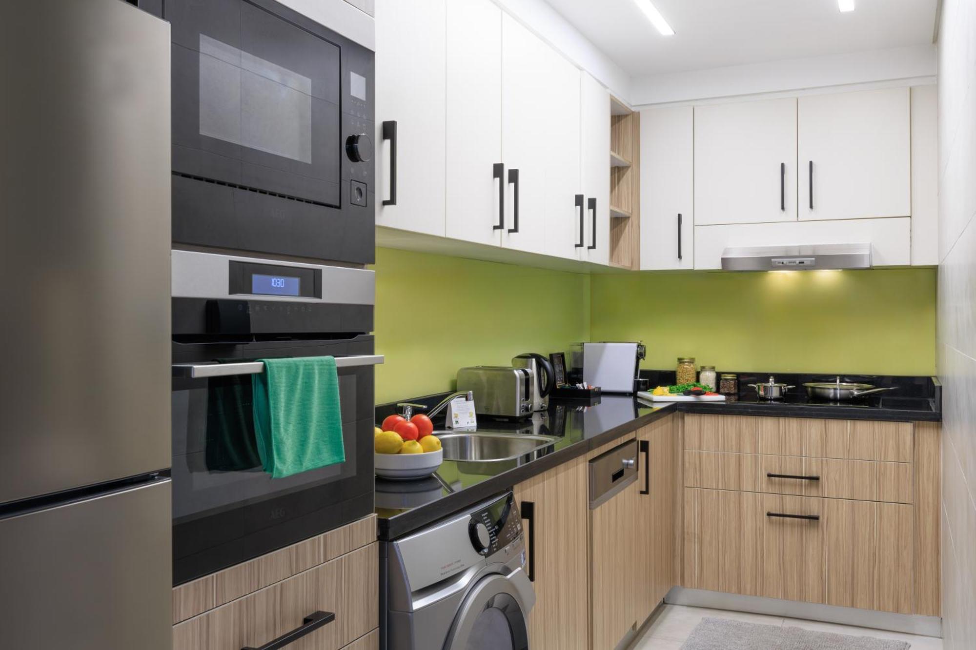 فندق سمرست الخليج الغربي الدوحة المظهر الخارجي الصورة A modern kitchen